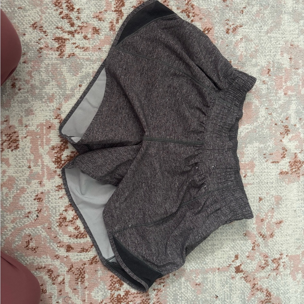 Lululemon Hotty Hot shorts size 6 4”